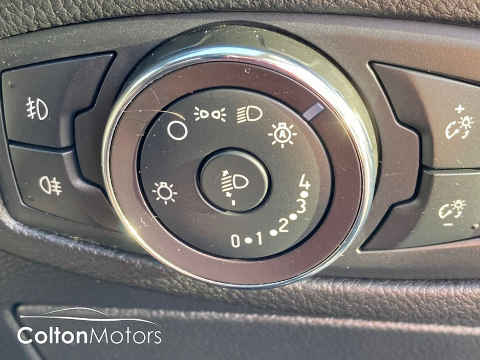 2021 Ford S-Max - image 23