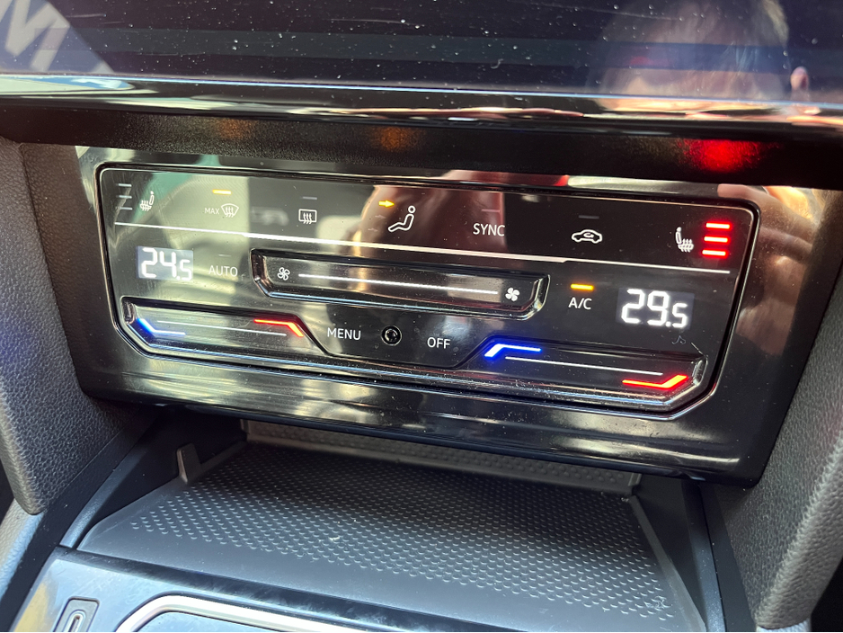 2021 Volkswagen Passat - image 19