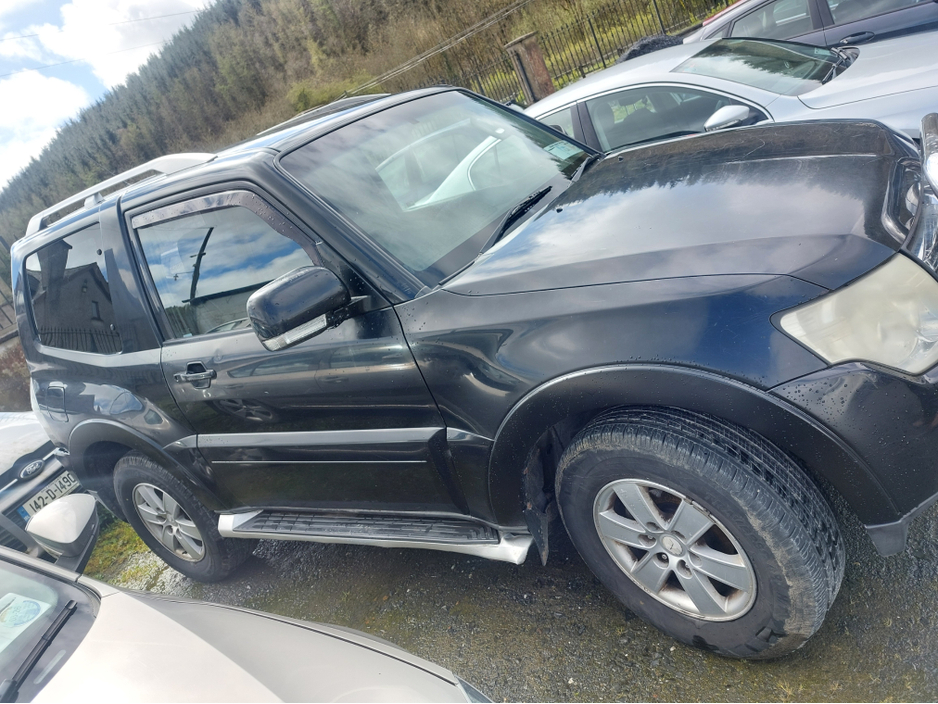 2008 Mitsubishi Pajero - image 2