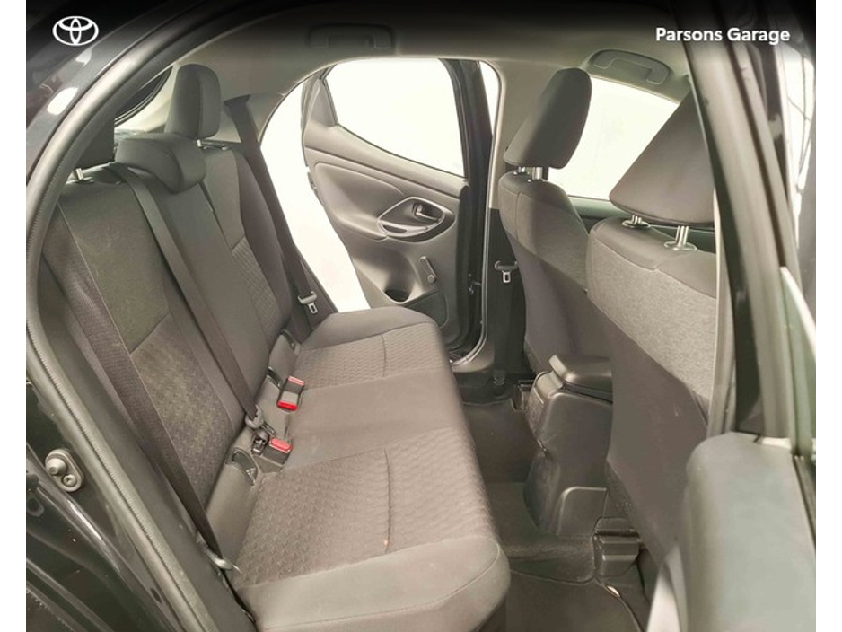 2023 Toyota Yaris - image 11