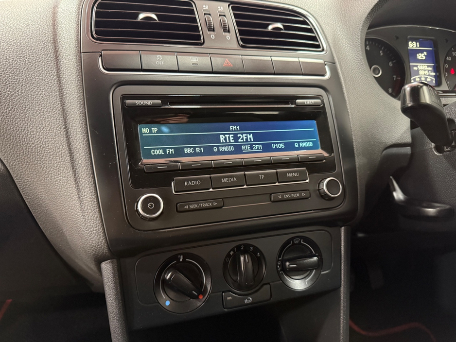 2013 Volkswagen Polo - image 13