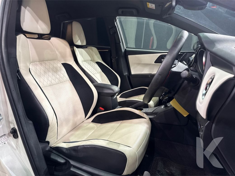 2017 Toyota Auris - image 16