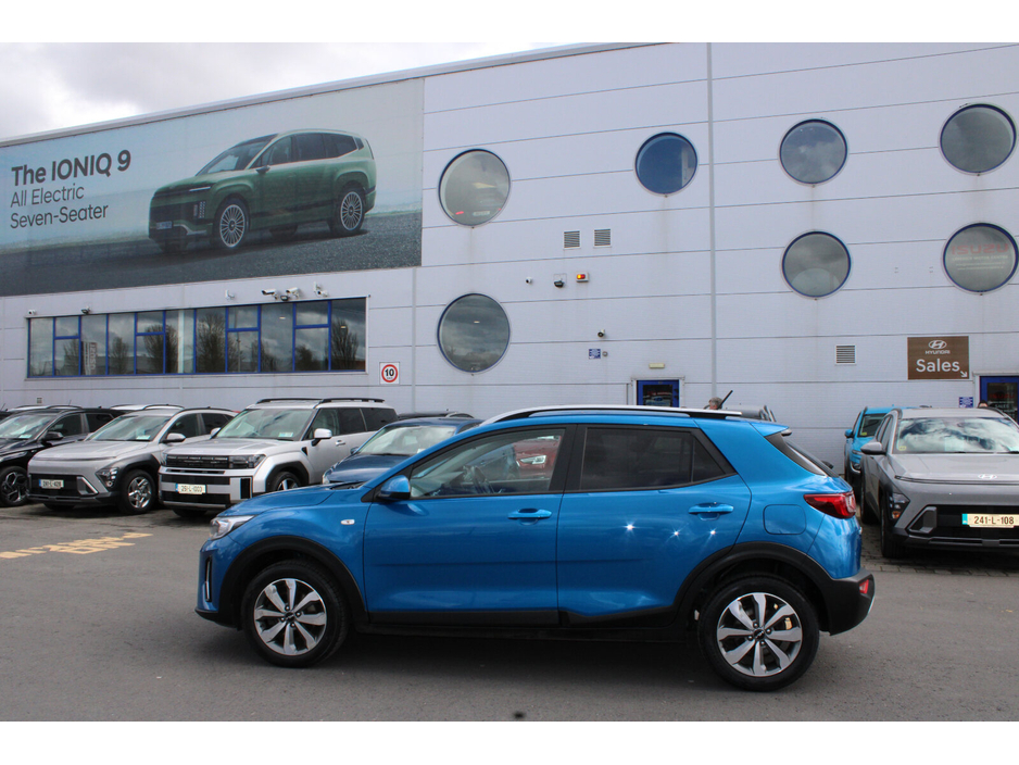 2023 Kia Stonic - image 2