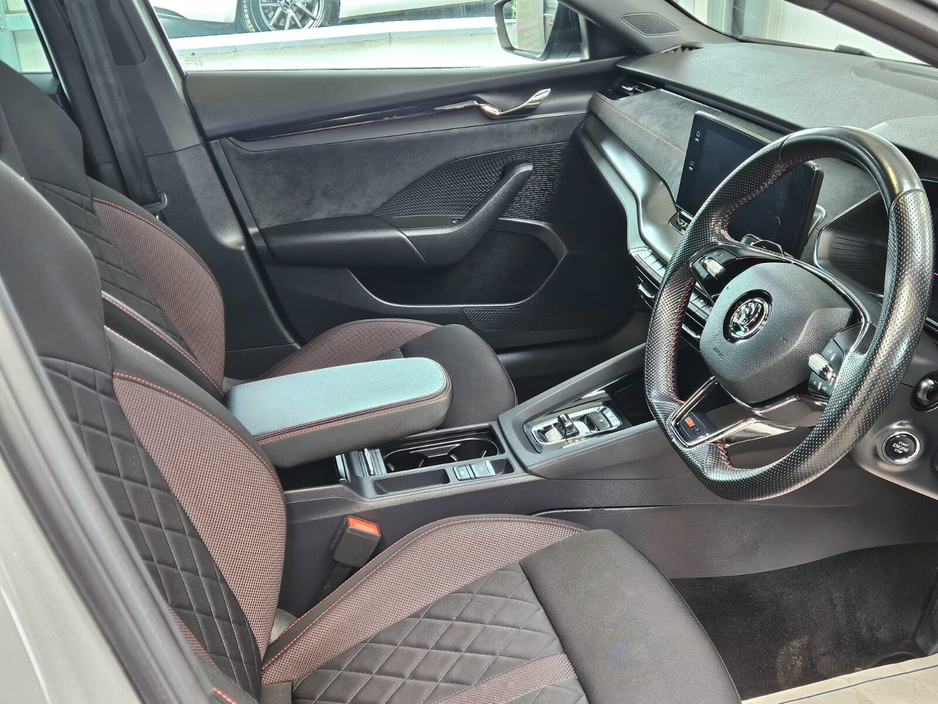 2021 Skoda Octavia - image 21