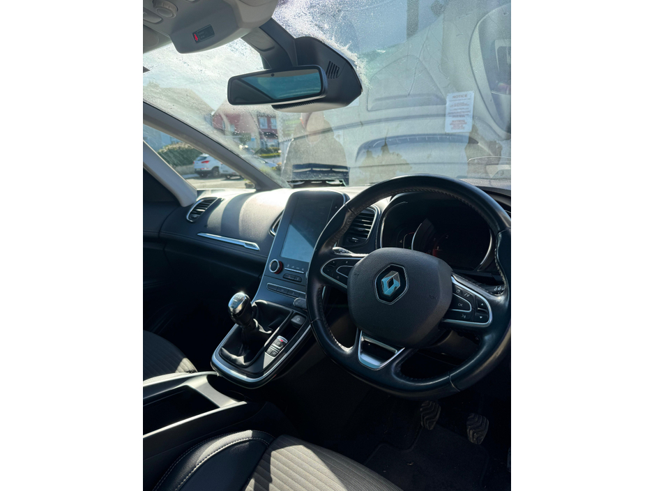 2017 Renault Grand Scenic - image 12