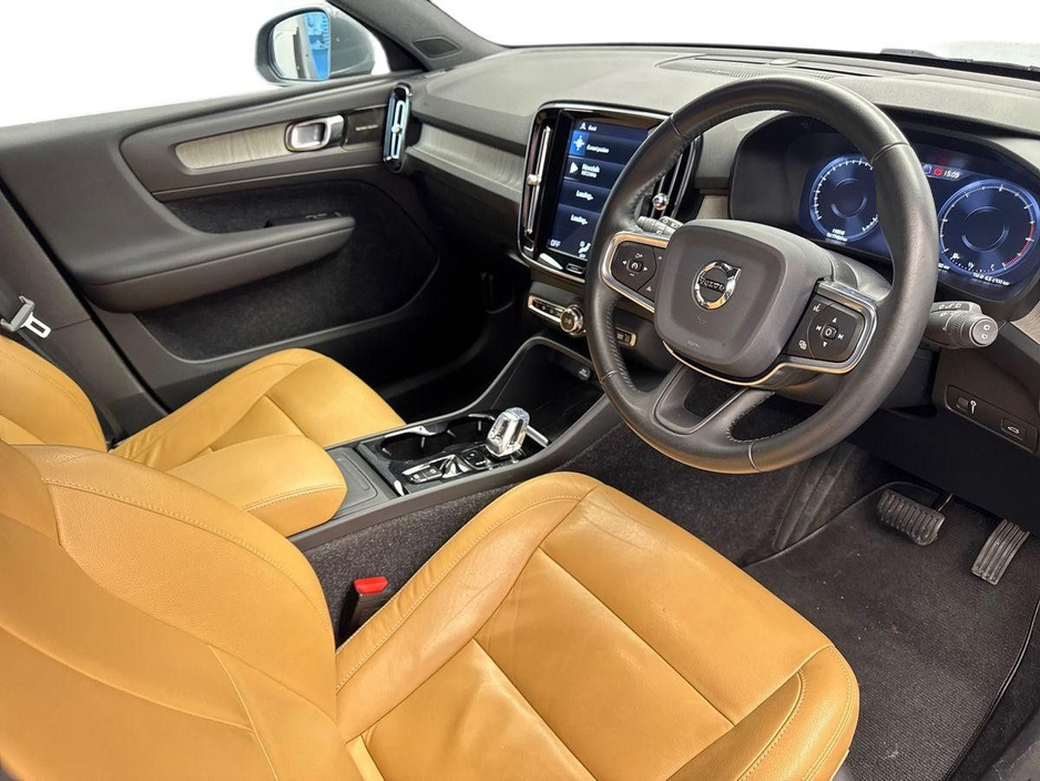 2020 Volvo XC40 - image 6