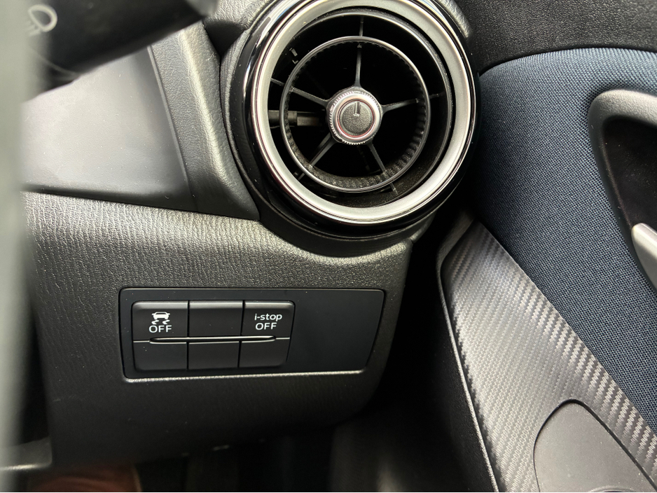 2015 Mazda Demio - image 19