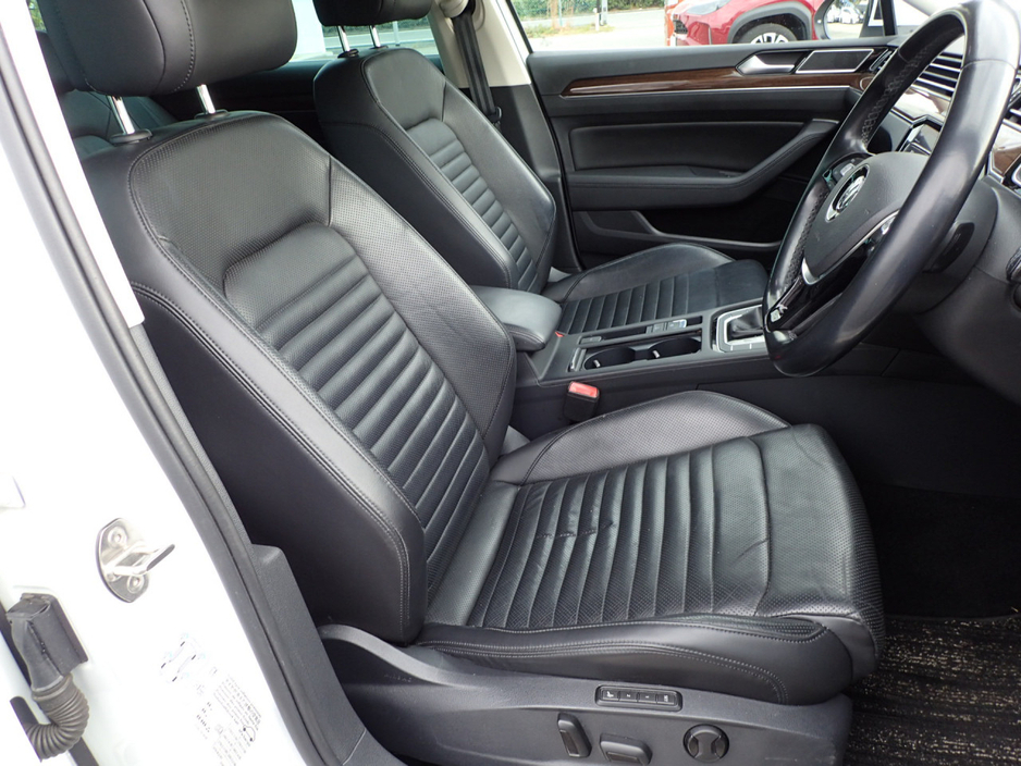 2020 Volkswagen Passat - image 6