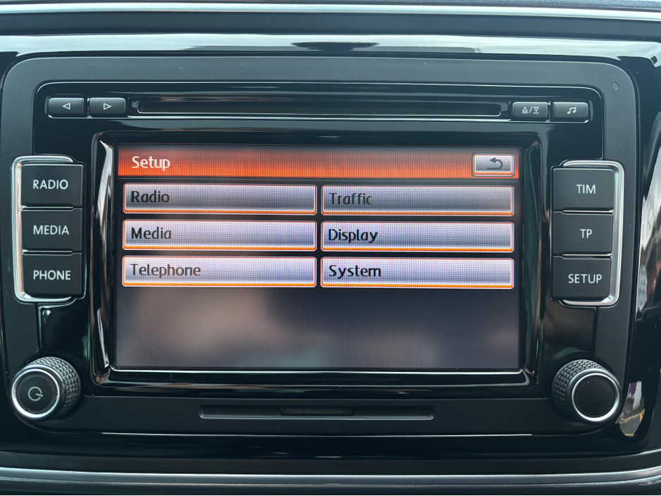 2015 Volkswagen Beetle - image 18