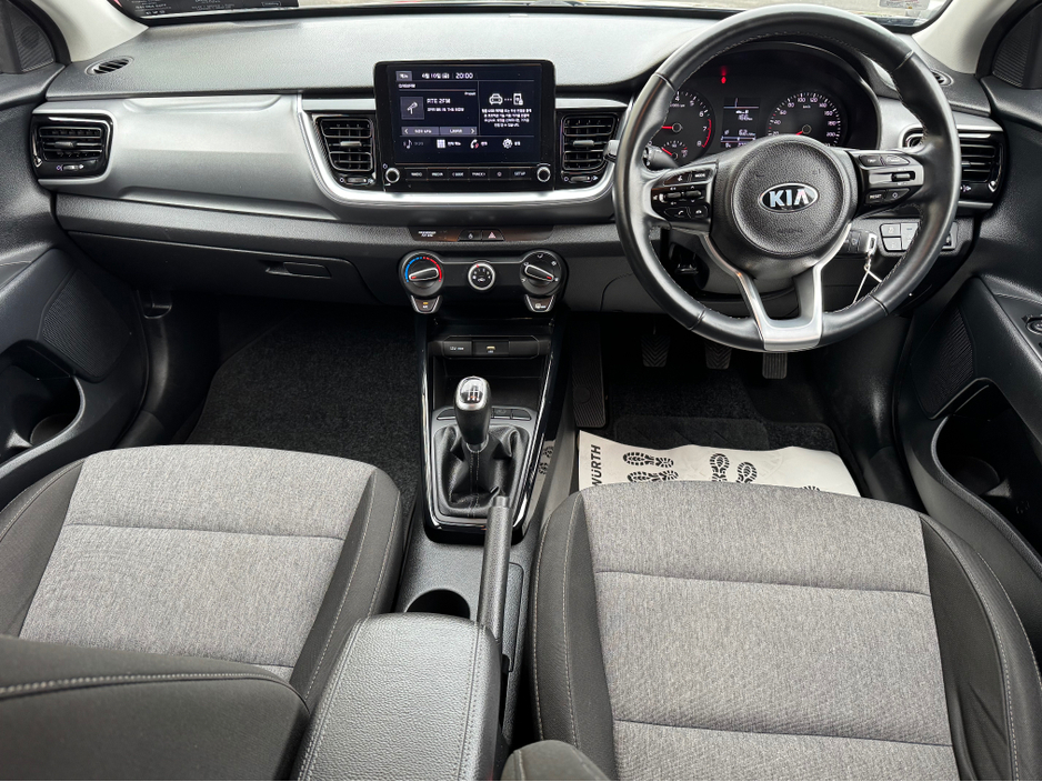 2021 Kia Stonic - image 12