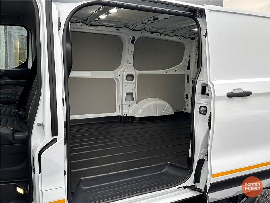 2026 Ford Transit Custom - image 8