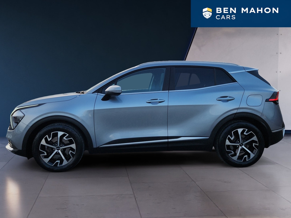 2022 Kia Sportage - image 2