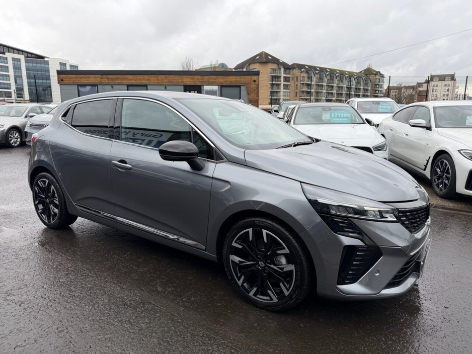 2024 Renault Clio - image 2