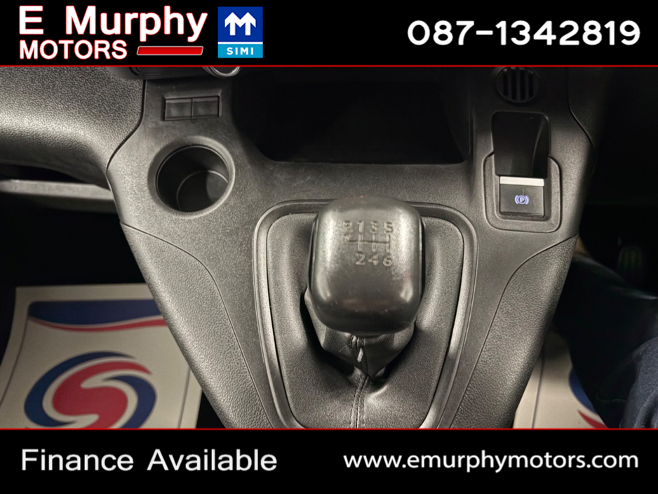 2022 Citroen Berlingo - image 16