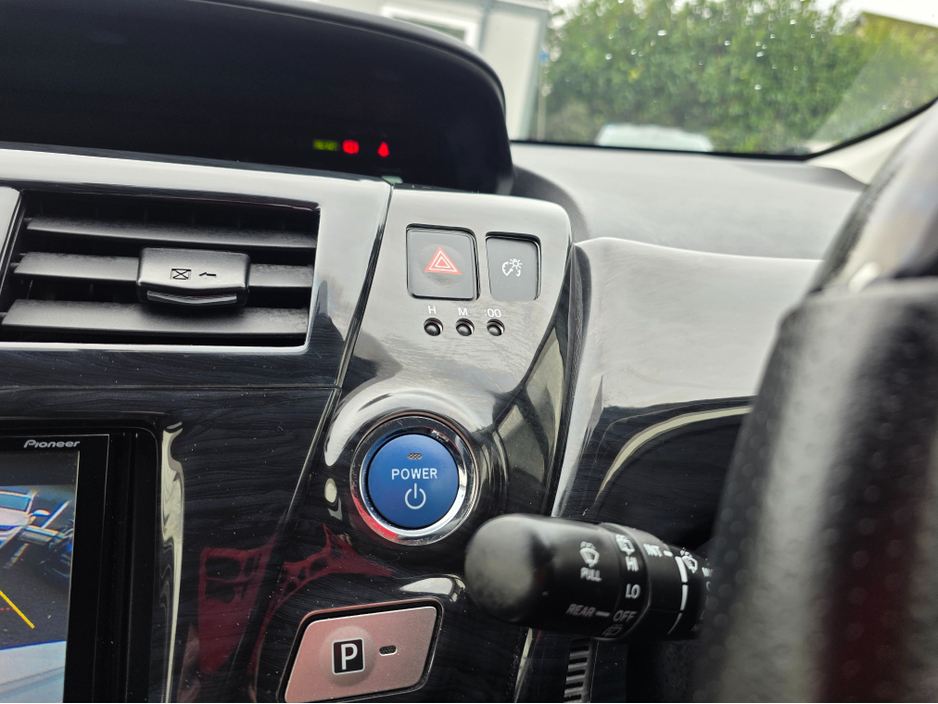 2014 Toyota Prius Alpha (7 Seater) - SELF CHARGING HYBRID -ALLOYS - REVERSE CAMERA - SIMI DEALER - LOW ROAD TAX BAND €14,450