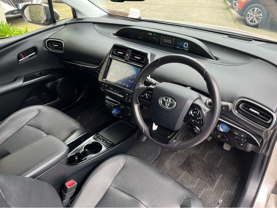 2020 Toyota Prius - image 15