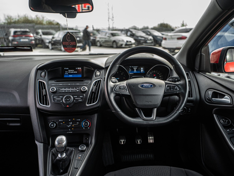 2017 Ford Focus - image 6