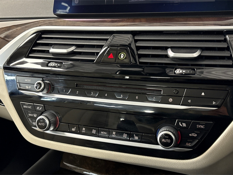 2019 BMW 5 Series - image 20