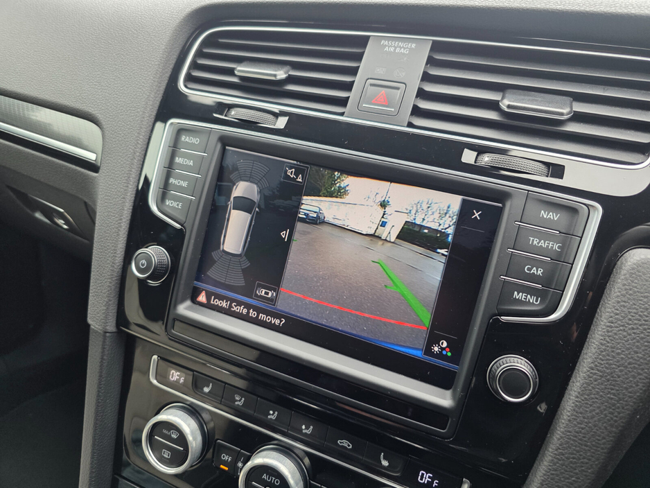 2015 Volkswagen Golf - image 7