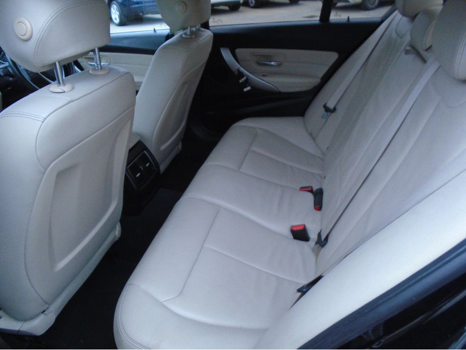 2018 BMW 3 Series - image 8