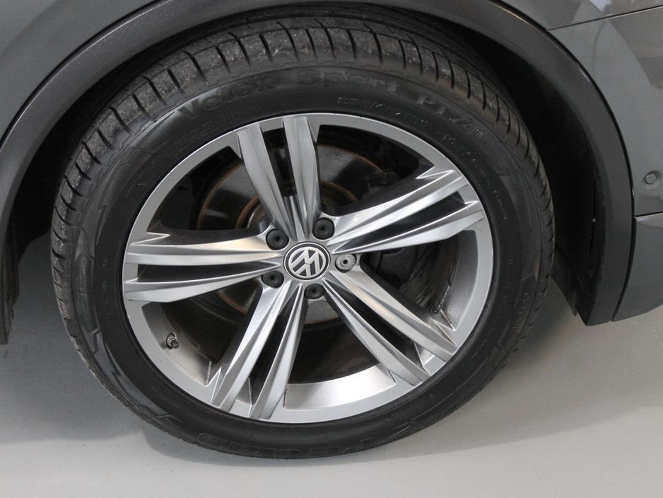 2020 Volkswagen Tiguan - image 27