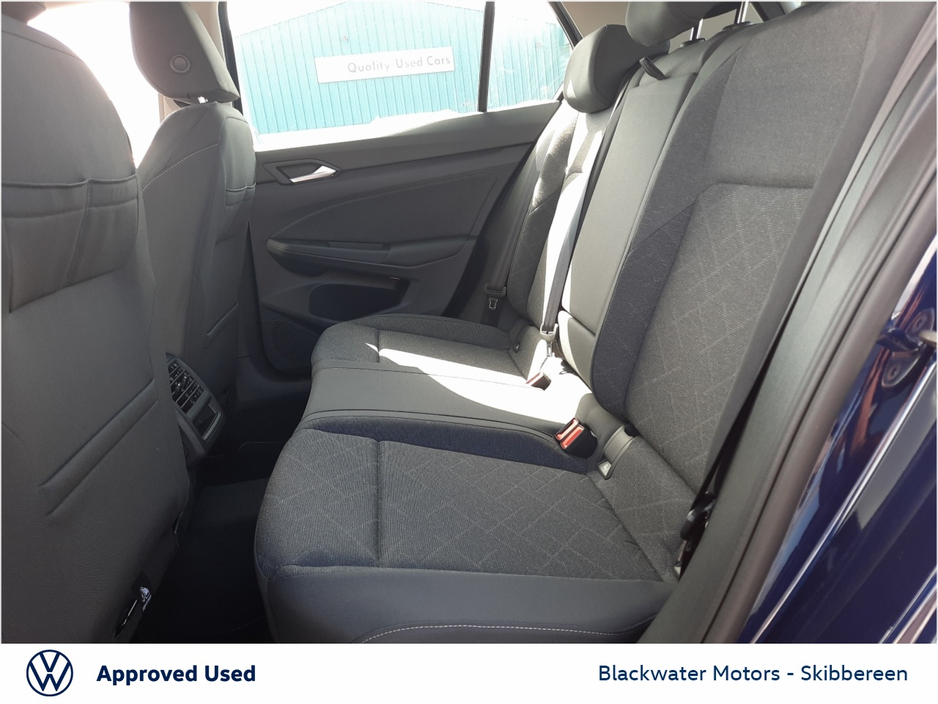 2023 Volkswagen Golf - image 7