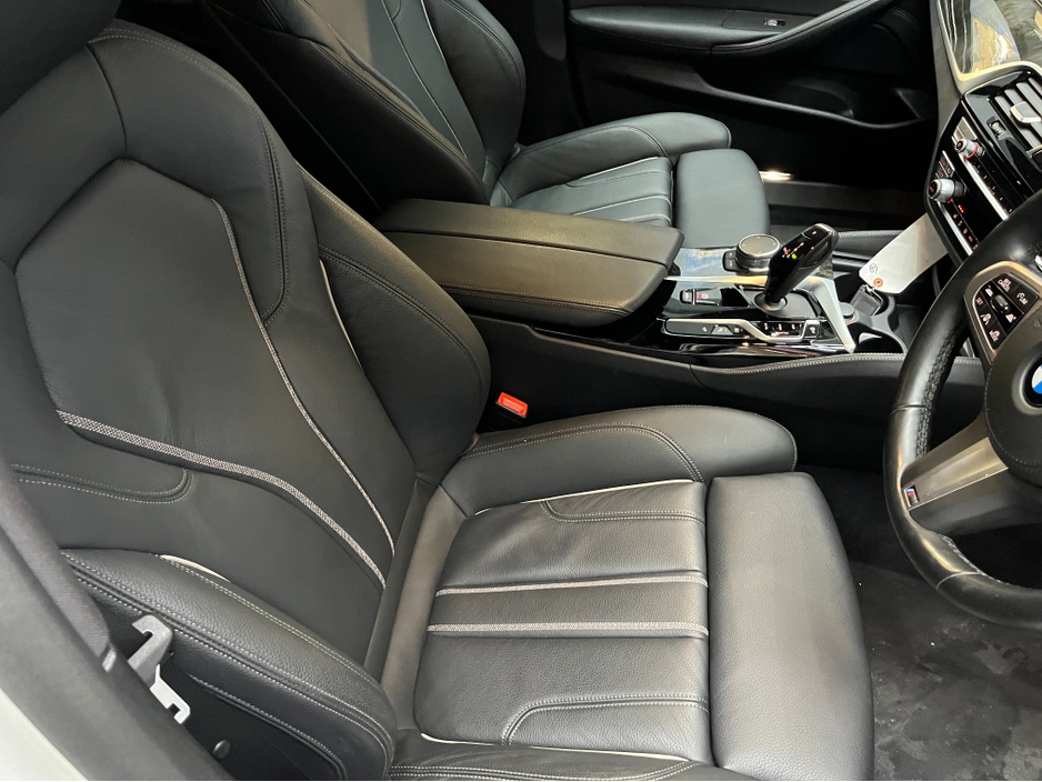 2021 BMW 5 Series - image 10