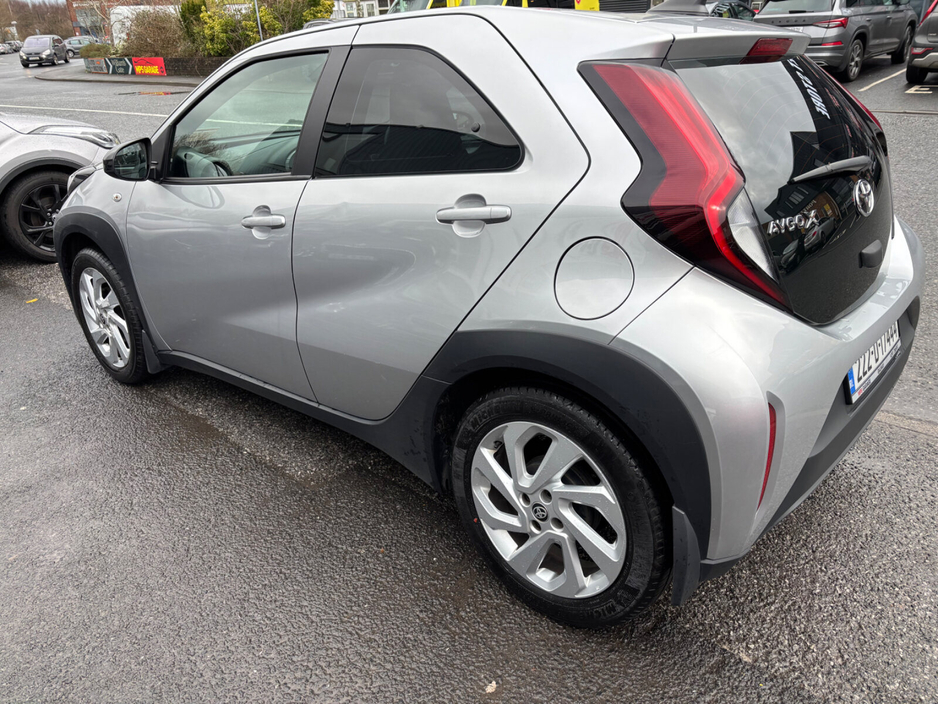2022 Toyota Aygo 1.0 VVT-i x-play Smartphone €13,900