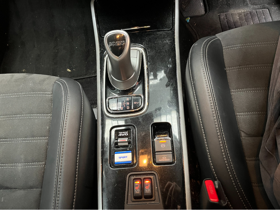 2020 Mitsubishi Outlander €24950! 2020 MITSUBISHI OUTLANDER PHEV G 2.4 AUTOMATIC / CRUISE CONTROL / 360° PARKING CAMERA / PADDLE SHIFTERS / ELECTRIC HEATED SEATS / HEATED STEERING WHEEL €24,950