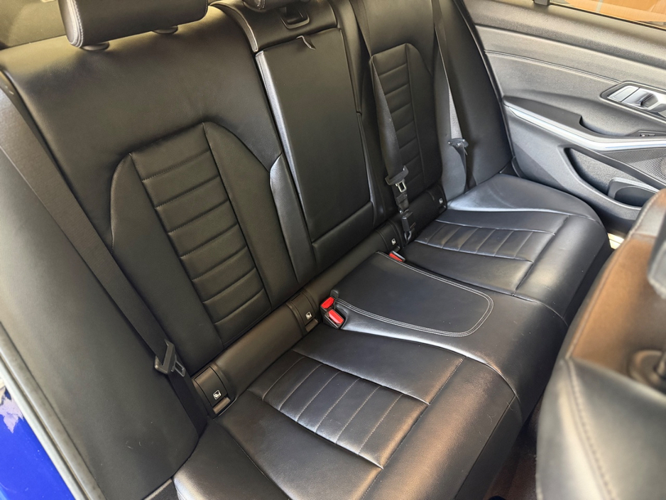 2021 BMW 3 Series - image 20