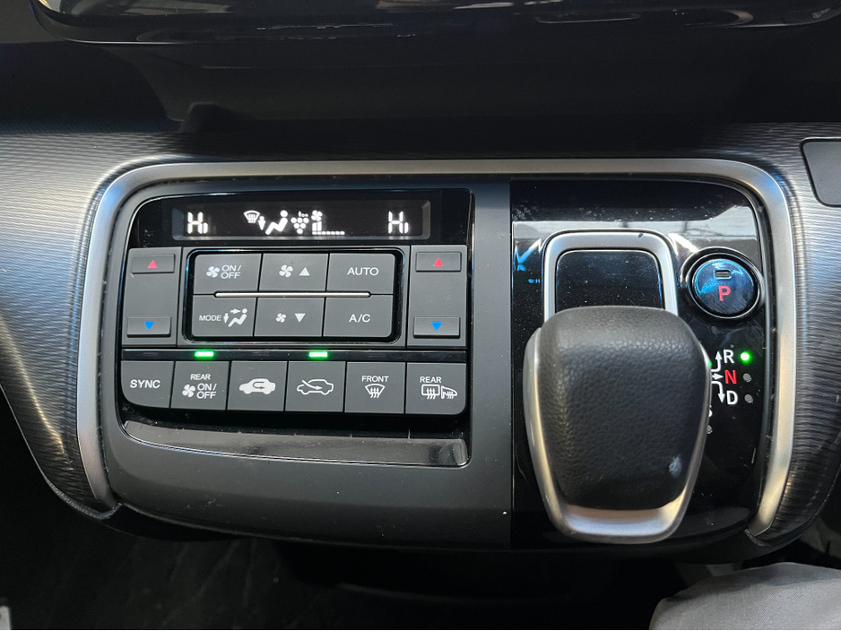 2019 Honda Stepwagon - image 19