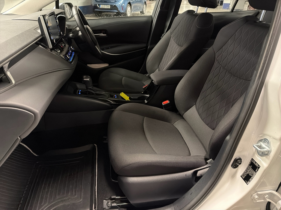 2023 Toyota Corolla HYBRID LUNA AUTO SALOON // TOYOTA SAFETY SENSE // REAR CAMERA // BLUETOOTH // AIR CON // TOYOTA WARRANTY €27,945