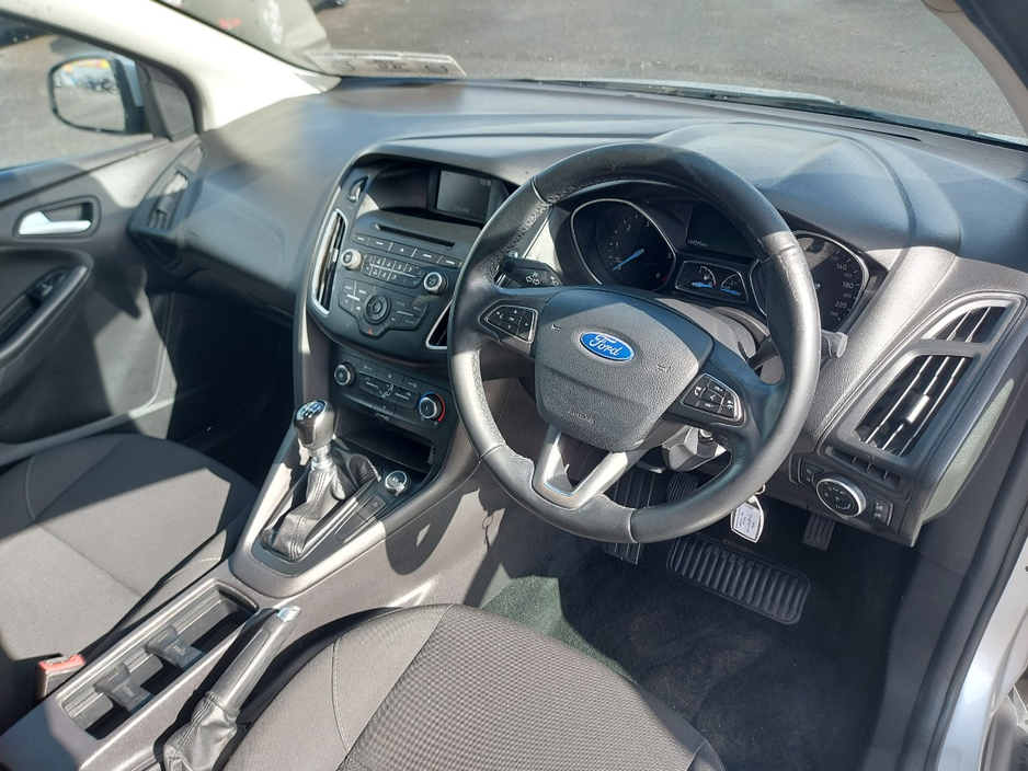 2016 Ford Focus - image 13