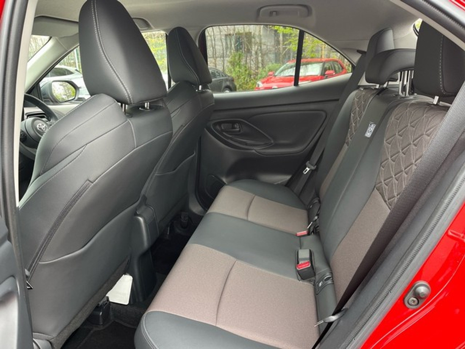 2024 Toyota Yaris Cross - image 7