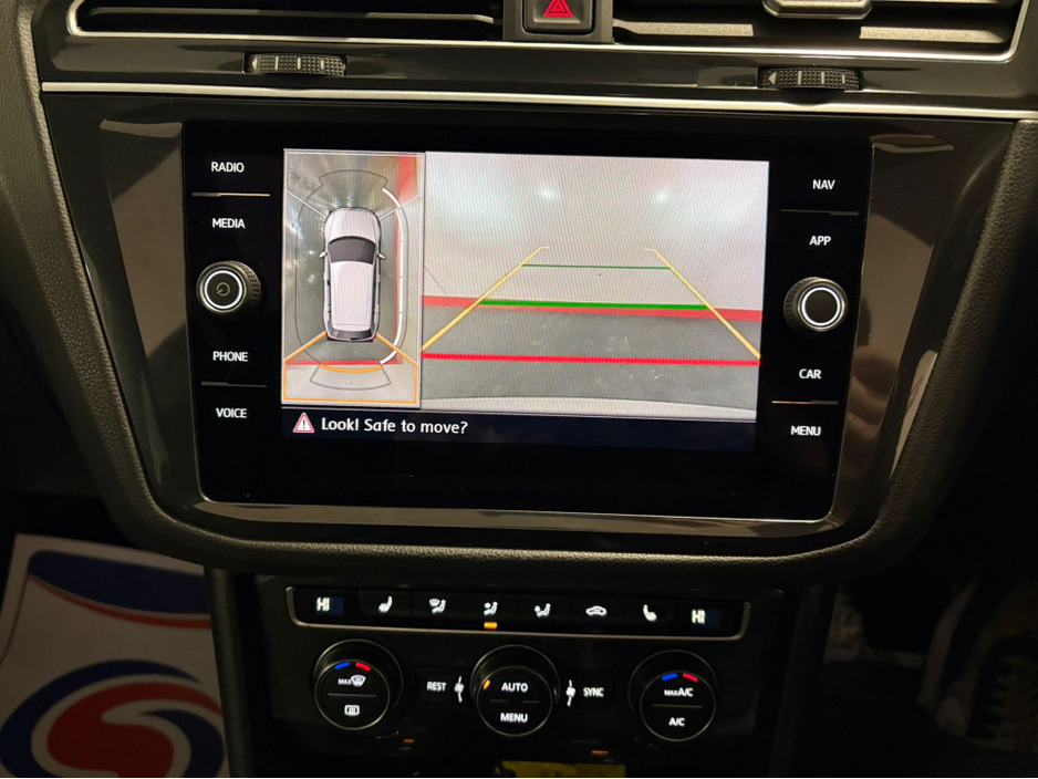 2019 Volkswagen Tiguan - image 2