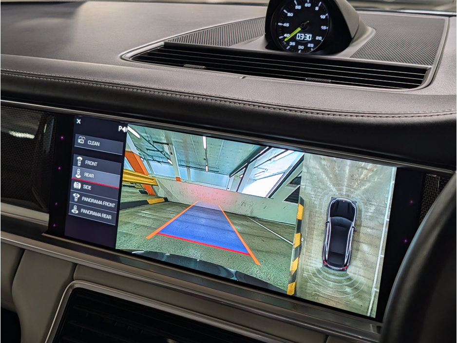 2018 Porsche Panamera - image 22