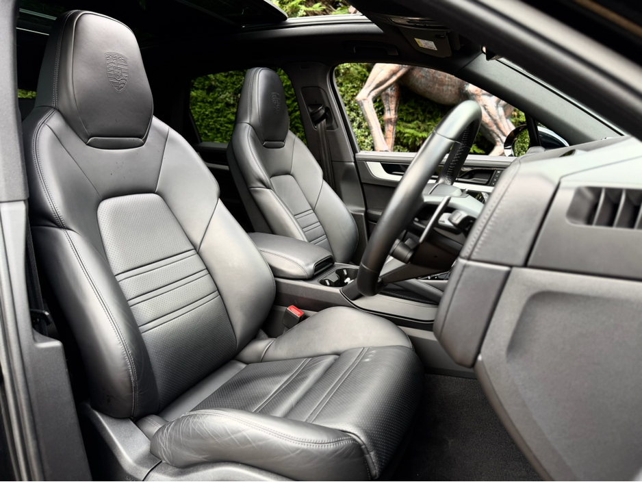 2024 Porsche Cayenne E-HYBRID 5DR AUTO €102,950