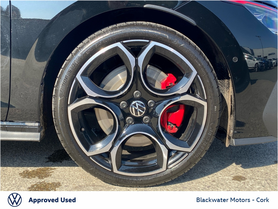 2026 Volkswagen Golf - image 9