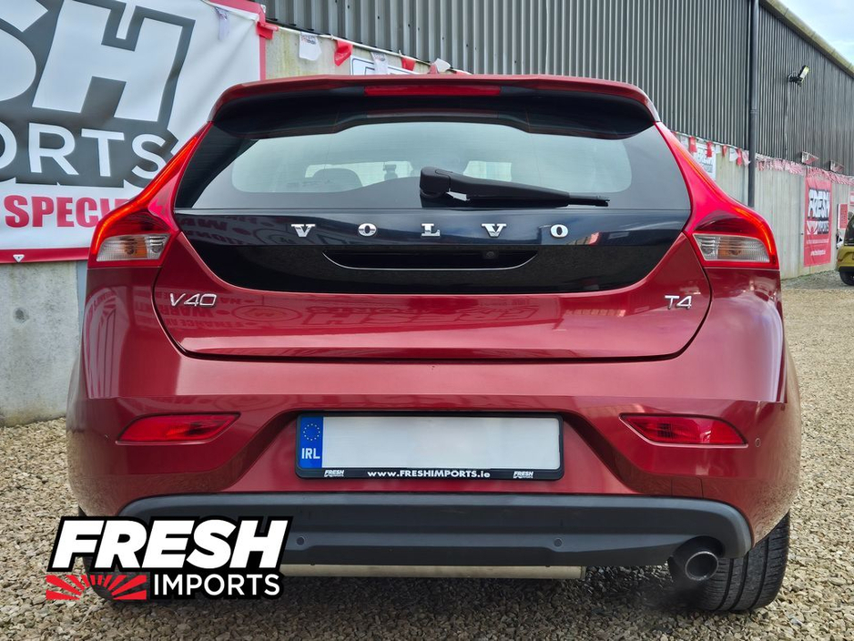 2014 Volvo V40 - image 6