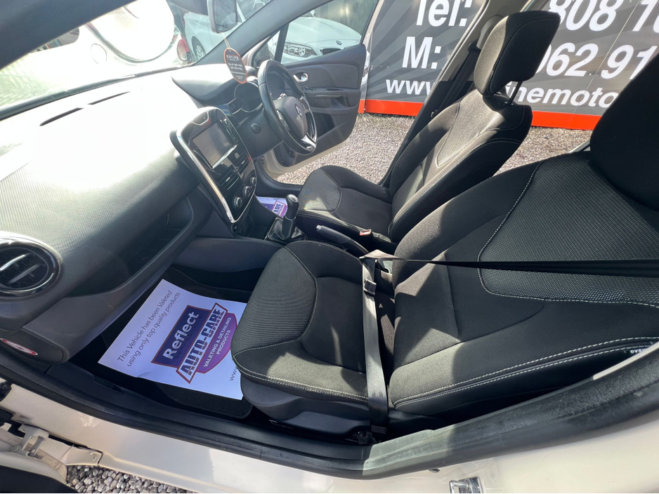 2017 Renault Clio - image 12