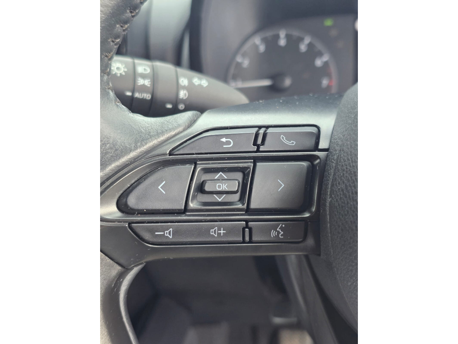 2022 Toyota Yaris - image 14