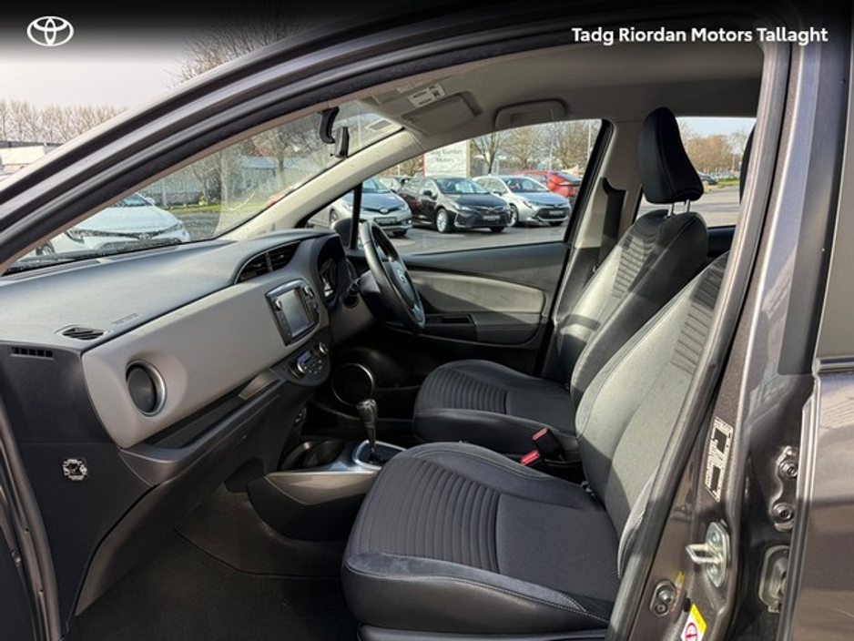 2016 Toyota Yaris - image 7