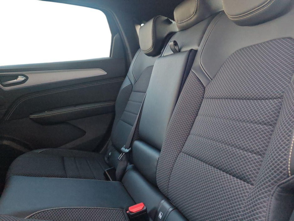 2025 Renault Arkana - image 11