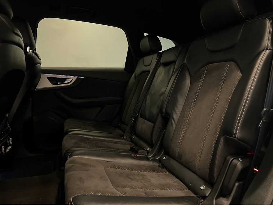 2016 Audi Q7 - image 21