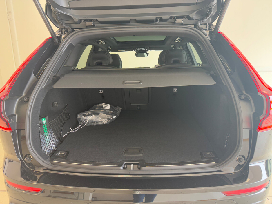 2026 Volvo XC60 - image 13