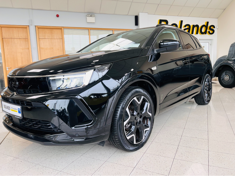 2024 Opel Grandland NOW SOLD THANK YOU www.bolands.ie Est.1955