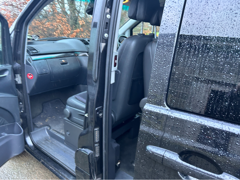 2008 Mercedes-Benz Viano AUTO//ELECTRIC WHEEL CHAIR RAMP//6 CAPTAINS UNMARKED LEATHER SEATS//DVD//ELECTRIC DOOR CLOSING///BRAND NEW NCT 2/2027///TINY MLS///UNIQUE OPPORTUNITY €15,950