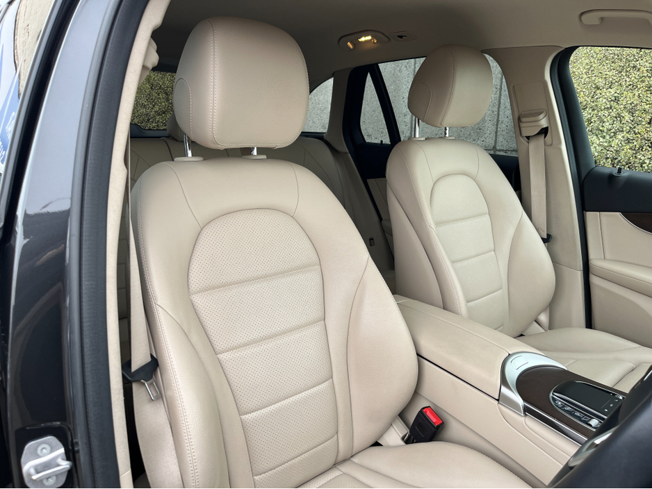 2021 Mercedes-Benz GLC Class - image 12