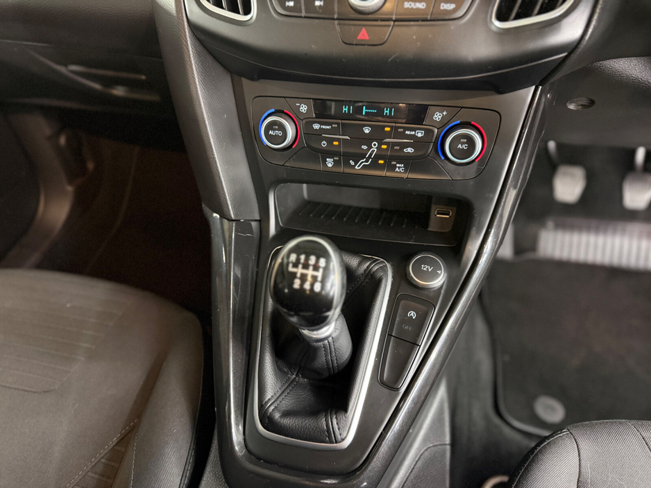 2017 Ford Focus - image 28