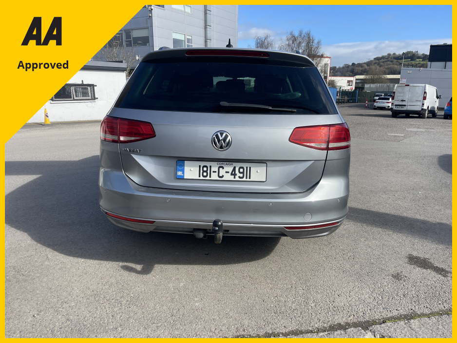 2018 Volkswagen Passat - image 2